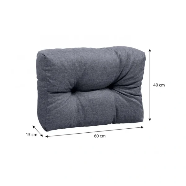 Prostokątna, ciemnoszara poduszka z dwoma centralnie umieszczonymi guzikami. Podane wymiary: 60 cm szerokości, 40 cm wysokości i 15 cm głębokości. Białe tło.